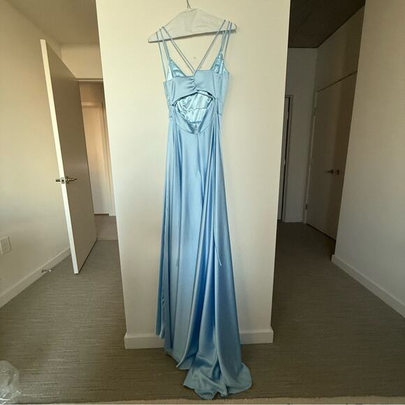 IEENA FOR MAC DUGGAL Satin Strappy-Back High Slit Gown in Powder Blue Size 2 - Picture 5 of 5